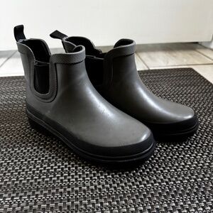 Western Chief Sz 12 Element Chelsea Short Rain Boots Gray & Black